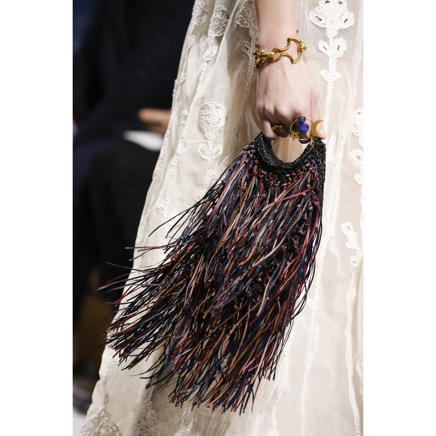 Фото Details Christian Dior , Details Dior Fall 2018 Ready-to-Wear , Детали показа Кристиан Диор , Детали показа Диор осень зима 2018 , Fashion show , неделя моды в Париже , PFW , Мария Грация Кьюри , Mainstyles
